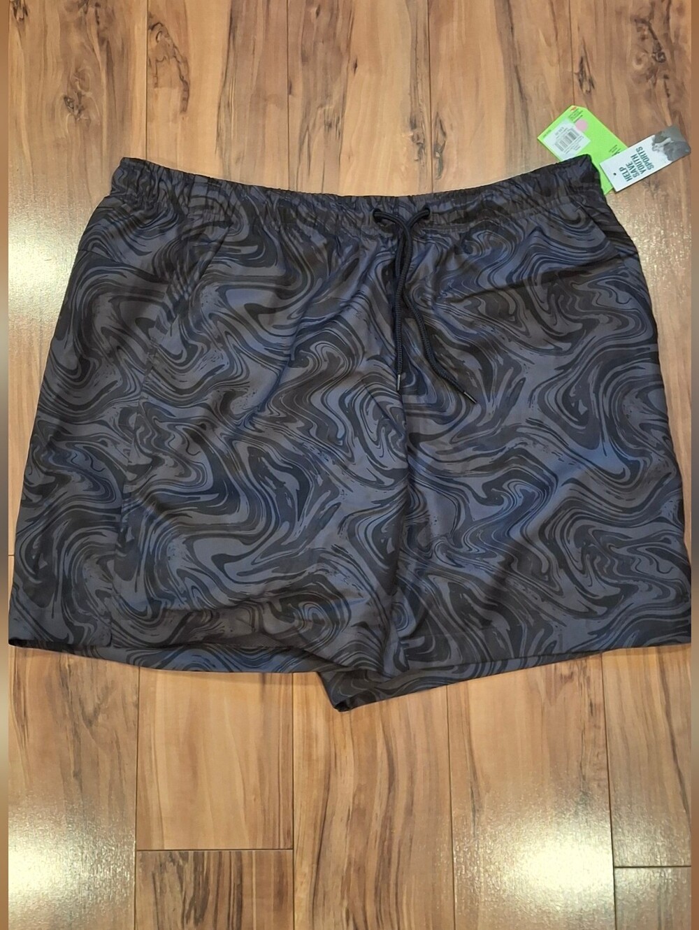 DSG Black and Charcoal Swirl Swim Trunks 6 Inch Lifestyle Shorts Mens Large
